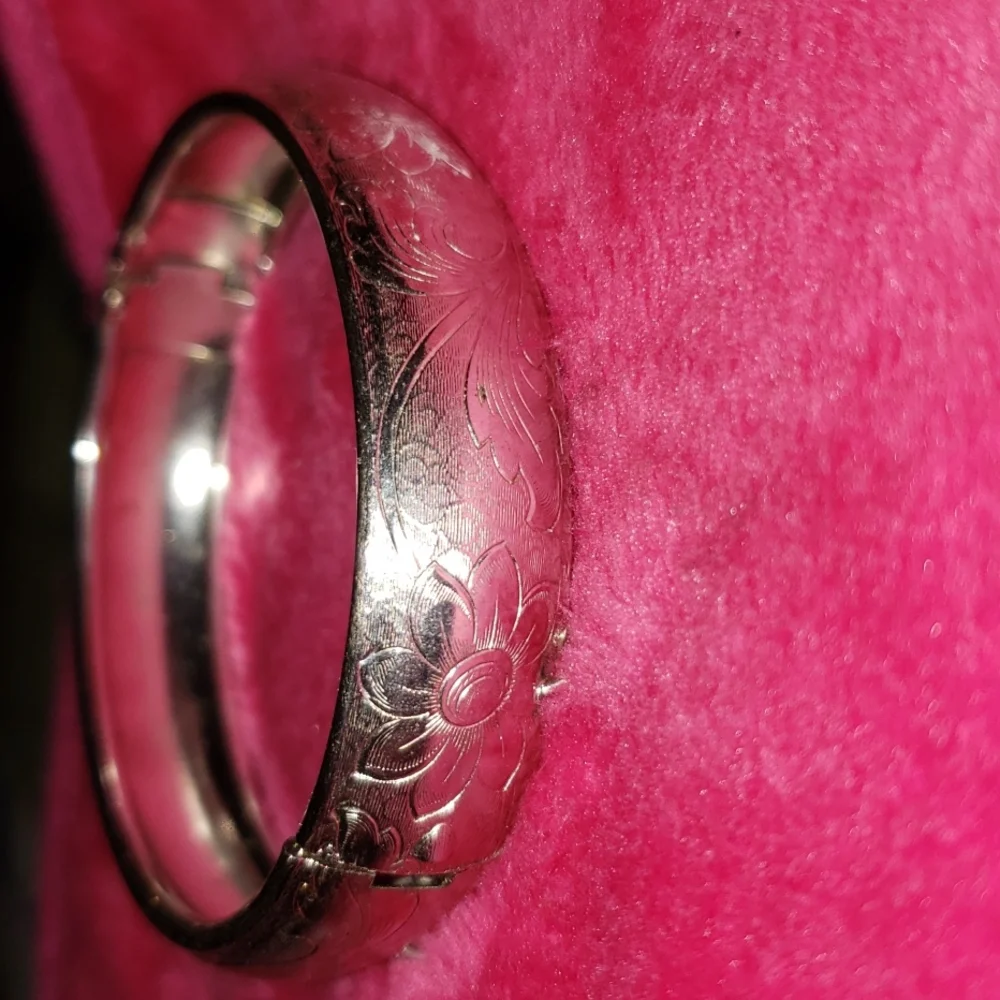 .925 Sterling Silver Bracelet with Floral Vine Engraving Details - Picture 5 of 17